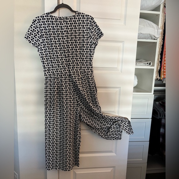 Jude Connally Navy and White Geometric Jumper - Picture 2 of 3